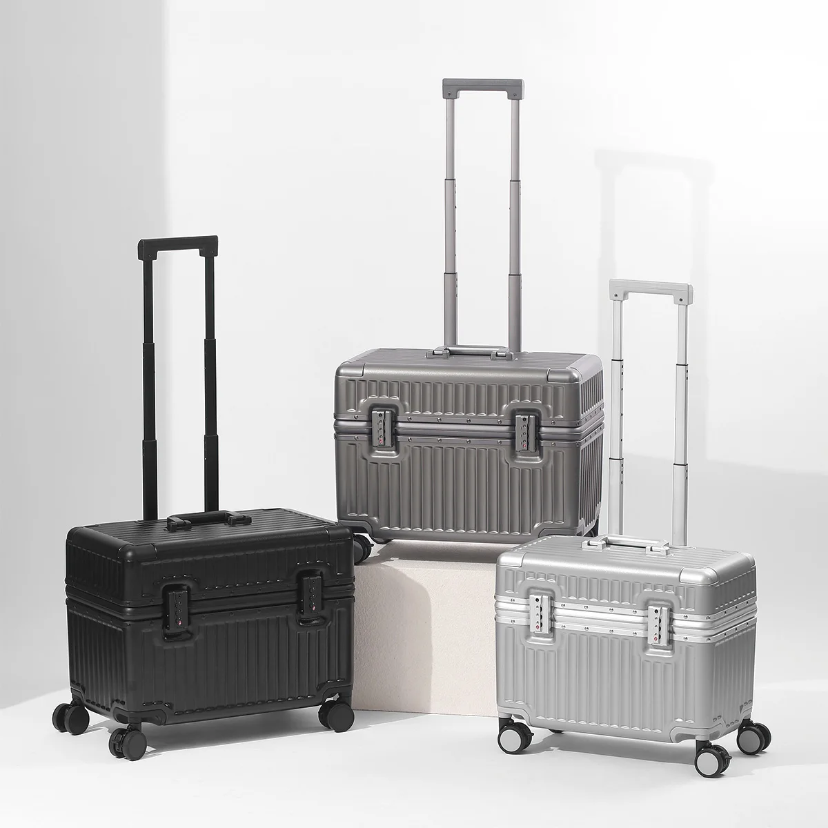 Valigia con telaio in allumini - Aluminum Frame Carry On Luggage recensione e prezzo